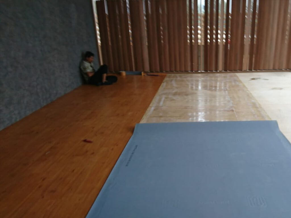 Pemasangan Vinyl Lantai di Atas Keramik